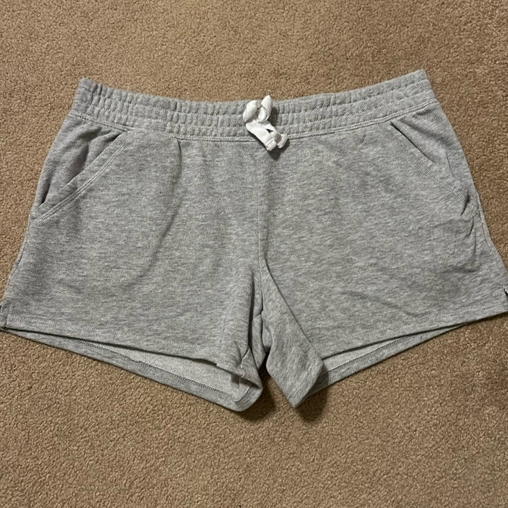 New SO gray pocketed shorts
